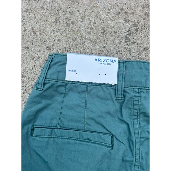 NEW Arizona Teal Pleated Front Cuffed Hem Hi-Rise Utility Cargo Shorts Size 1 - Picture 5 of 5